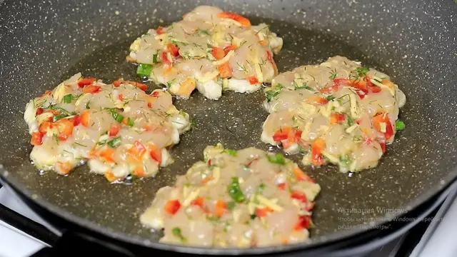 Куриная грудка на сковороде