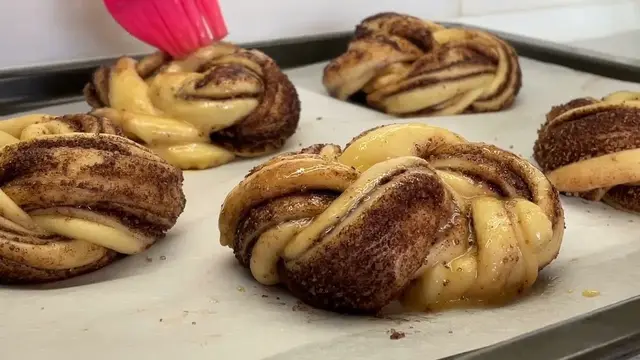Сахарные плетенки с какао 
