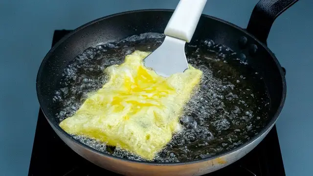 Горячая закуска из яиц и колбасы 