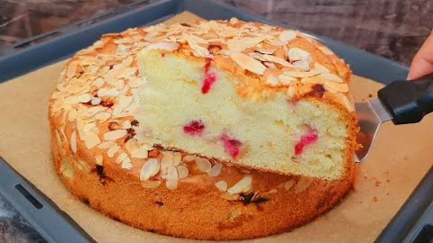 Воздушная шарлотка с яблоками