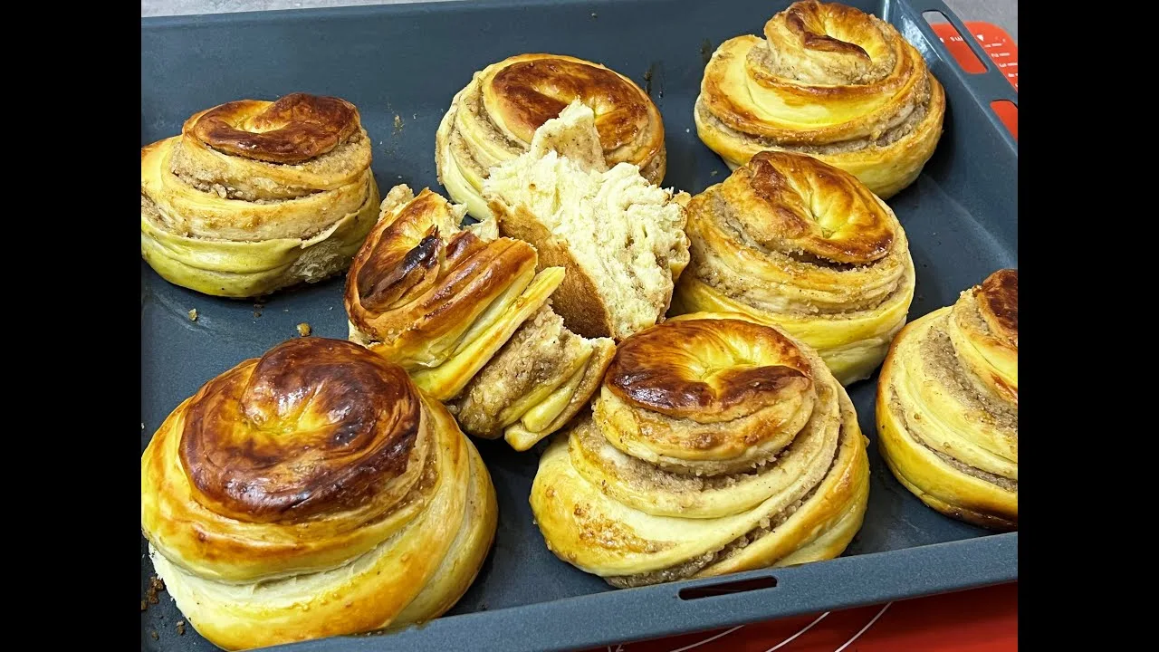 Сдобные булочки с ореховой начинкой