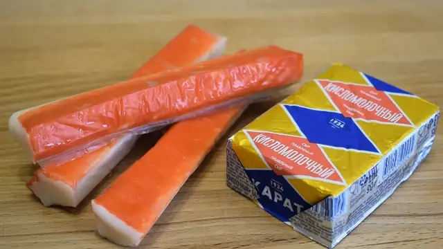 Закусочный салат из крабовых палочек