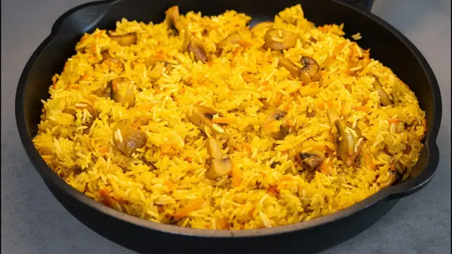 Плов с грибами и ароматными специями