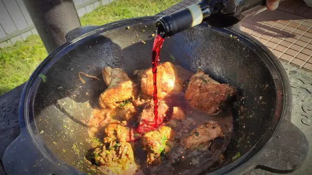 Пряная курица по-грузински в казане на костре