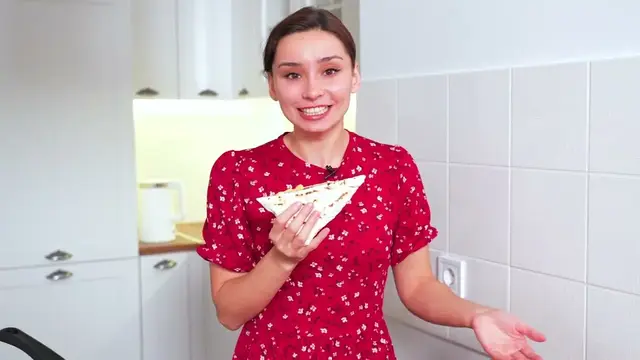 Вкусный, быстрый и простой завтрак из лаваша с яйцом, помидором и сыром за 5 минут