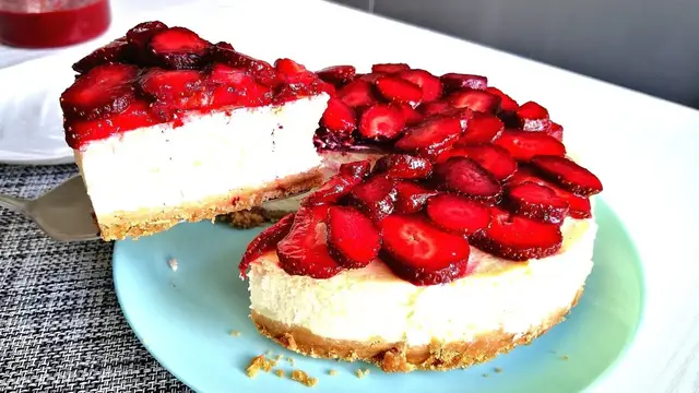 Творожный чизкейк с клубникой