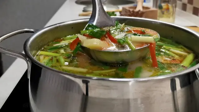 Сытный суп с сырком и куриными сердечками