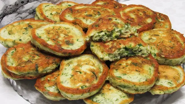 Пышные оладьи без яиц на кефире
