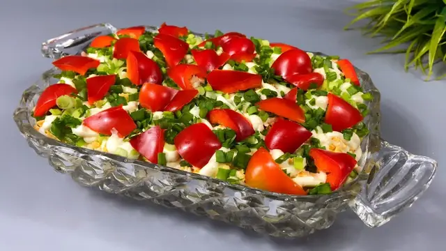 Праздничный салат с ветчиной и огурцами