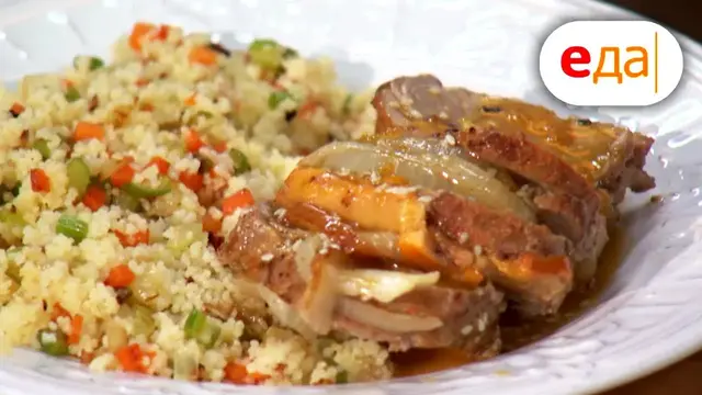 Свиная вырезка с яблоками и хурмой 
