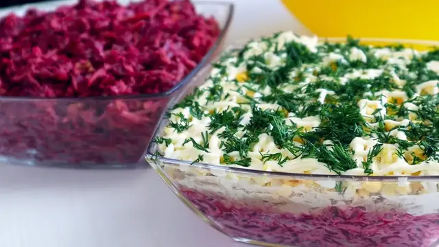 Простой салат со свёклой и морковью по-корейски