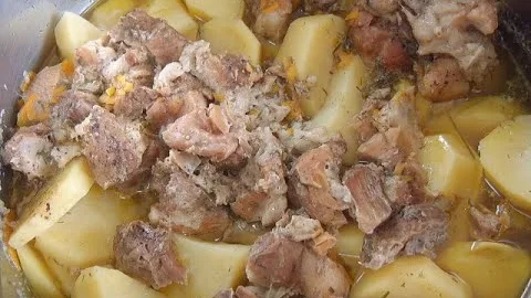 Картофельный суп с тушёнкой