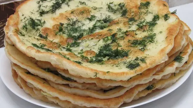 Чесночные лепёшки на сковороде 