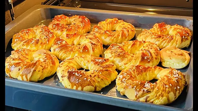 Булочки с сыром и сливочным маслом