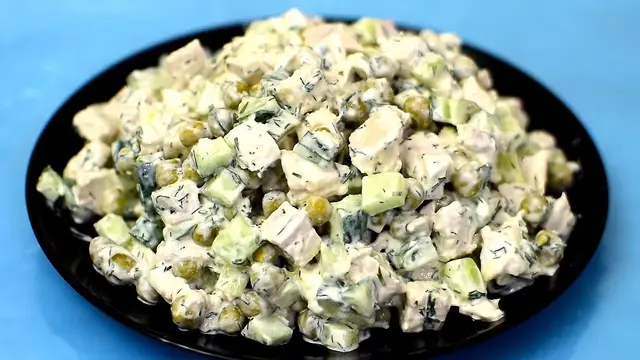 Простой салат из куриной грудки 