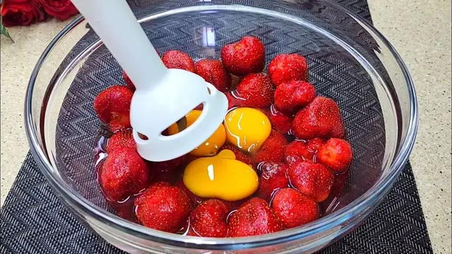 Клубничные блины