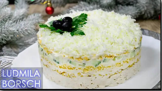 Слоёный салат с курицей, кукурузой и сыром