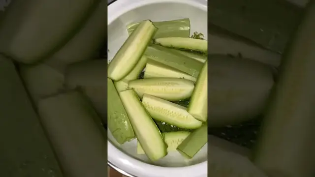 Малосольные кабачки на минеральной воде