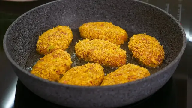 Сочные, домашние котлеты с кабачками