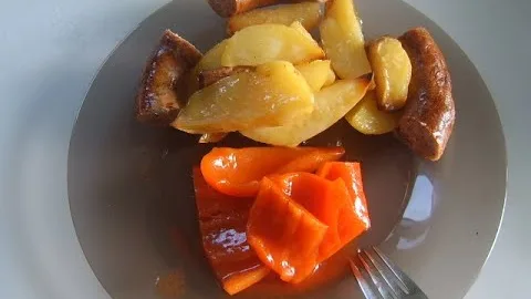 Картофель с домашней колбасой