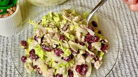Самый быстрый салат с курицей и фасолью