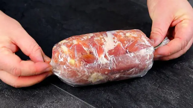 Домашняя свиная колбаса