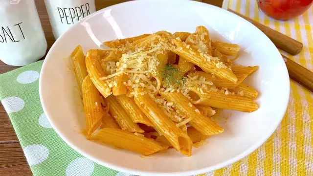 Макароны с чесноком и паприкой