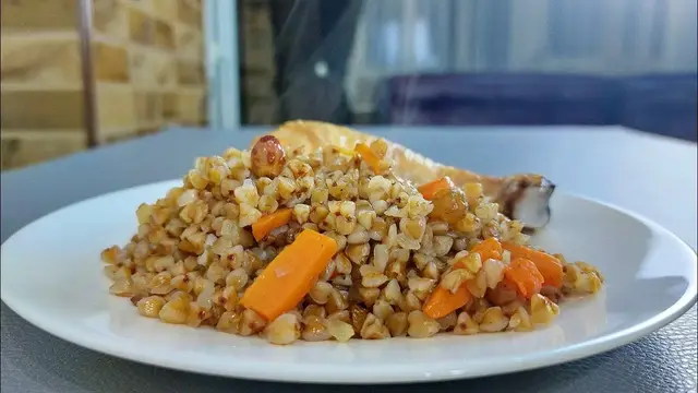 Вкусная гречка с куриными голенями