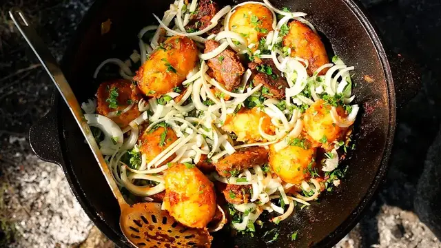 Мясо тушёное с картошкой