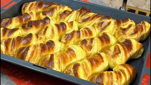 Сдобные булочки с творожной начинкой