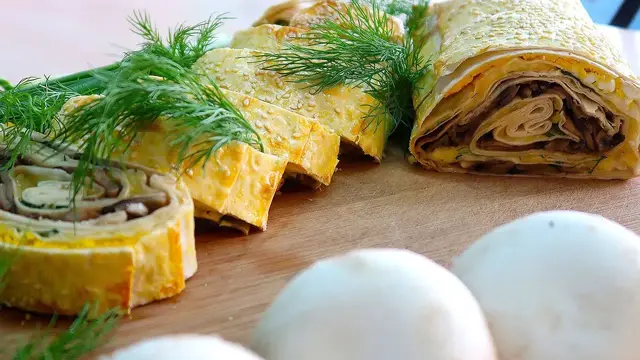 Рулет из лаваша с грибами, яйцом и сыром