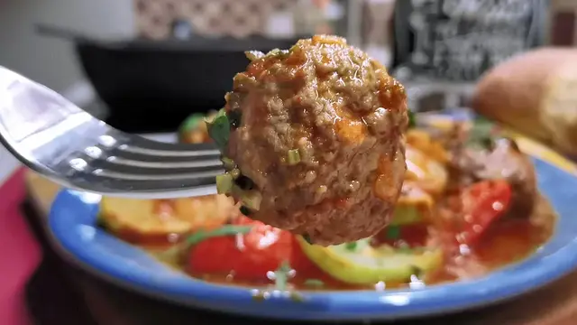 Фарш с овощами на сковороде