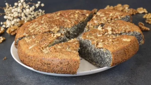 Маковый пирог с орехами
