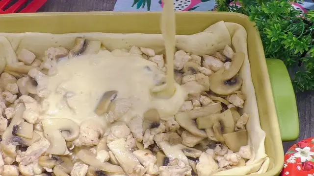 Киш с грибами и курицей