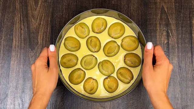 Самый ходовой пирог со сливами