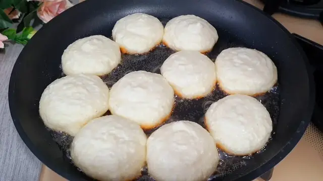 Пышные сырники на сковороде