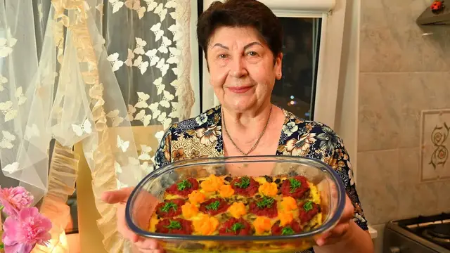 Картофельная запеканка с грибами и жареным луком 