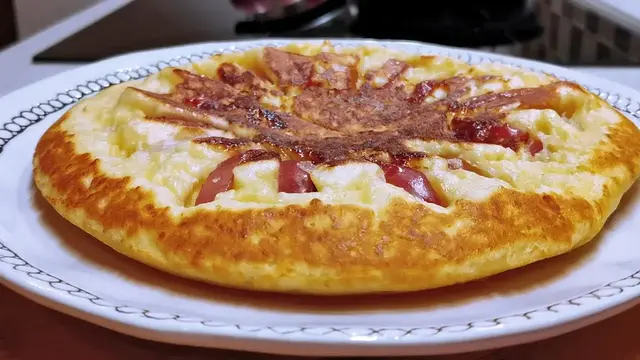Лепешка с яблоками на сковороде