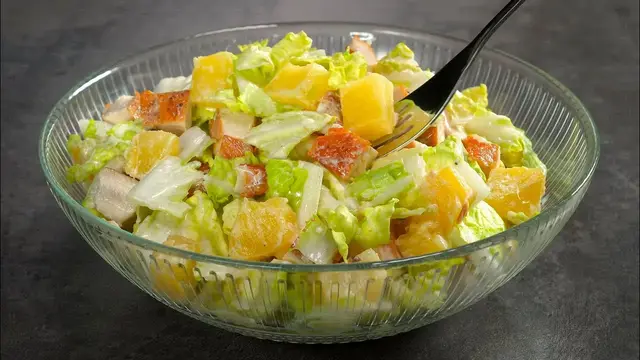 Салат с ананасом и курицей 
