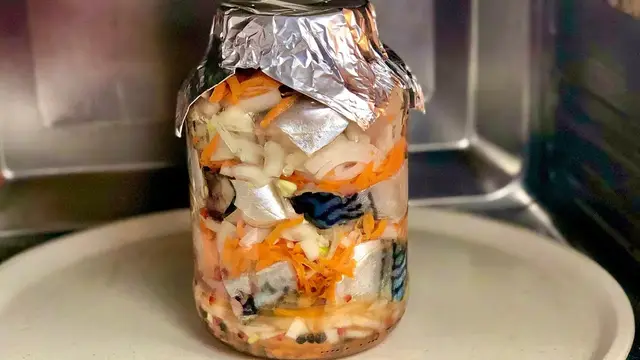 Скумбрия в банке