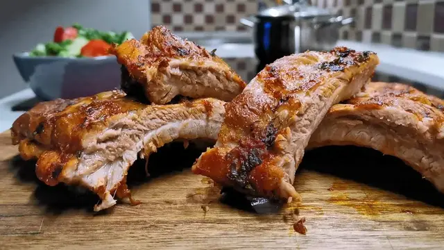 Свиные рёбрышки в соусе в духовке 
