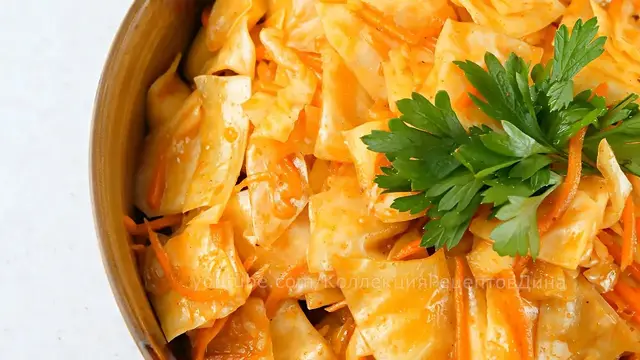 Желтая маринованная капуста по-корейски
