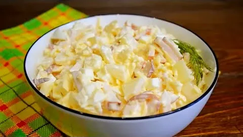 Салат с курицей и ананасом