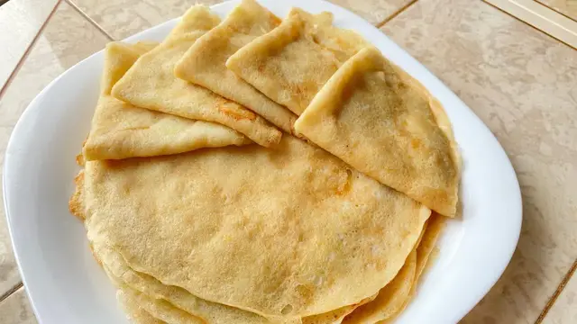Вкусные блины на воде с луком