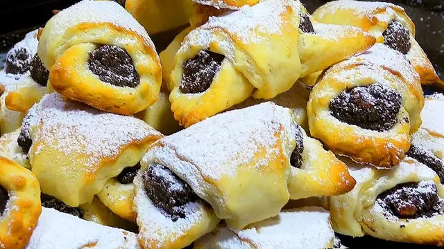 Лимонные рогалики с маковой начинкой