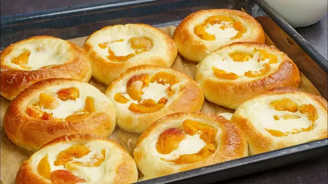 Ватрушка с абрикосами