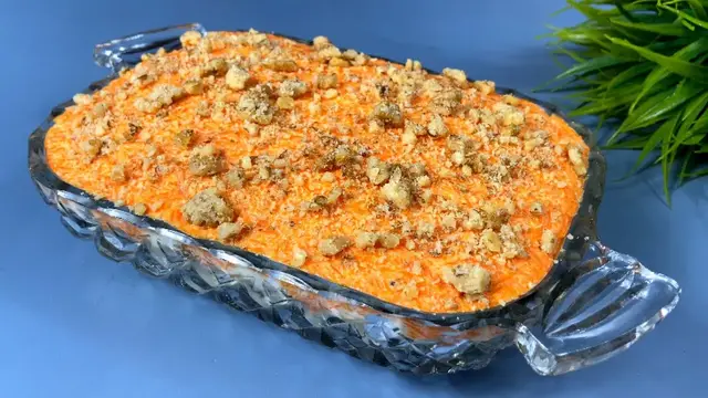 Праздничный салат с куриной печенью и шампиньонами