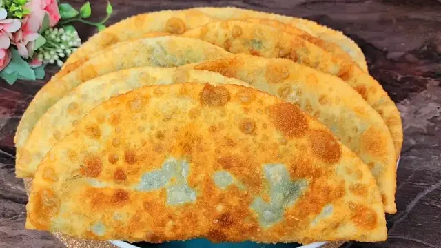 Вкусные чебуреки со шпинатом