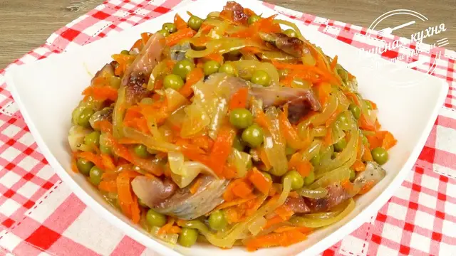Закусочный литовский салат с сельдью
