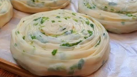 Вкусная катлама с луком